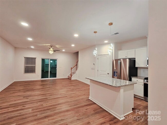 Photo - 2744 Yeager Dr NW