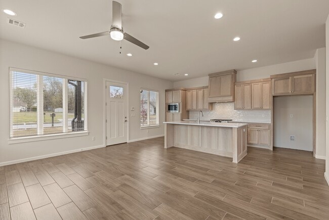 Photo - 624 N Cedar Ave