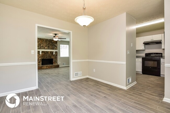 Photo - 325 Morris Ct SE