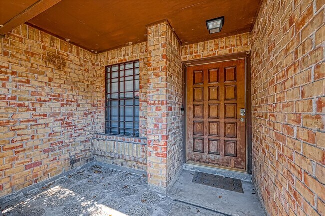 Photo - 2215 Fort Laramie Dr