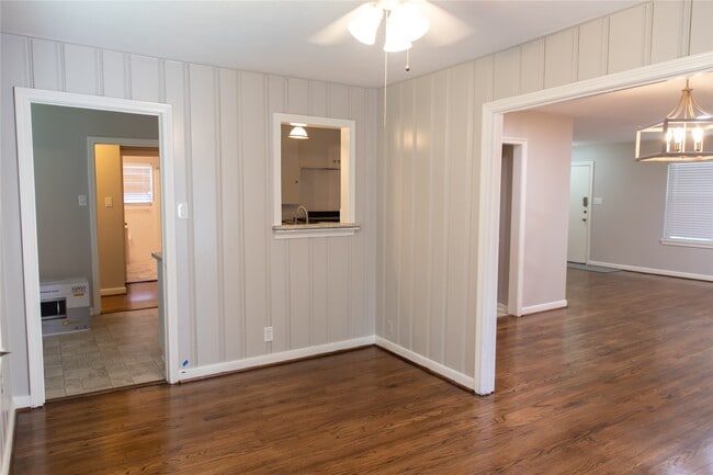 Building Photo - 8527 Greenbush St Rental