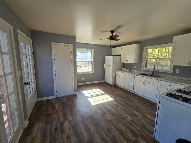 Photo - 749 E Main St