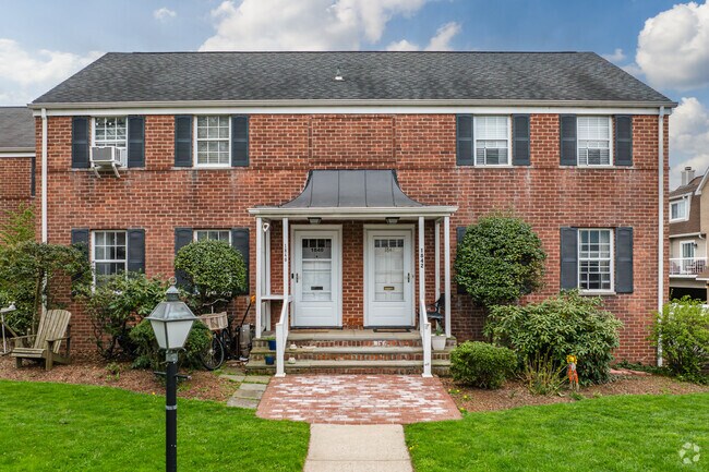 Entrance - Brighton Court