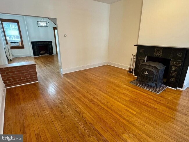 Photo - 112 E 3rd St