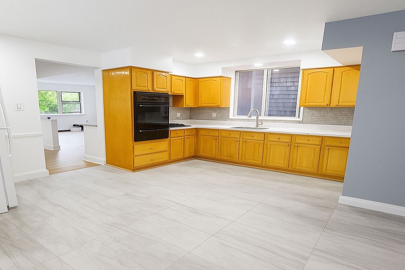 Photo - 278 E 55th St Townhome