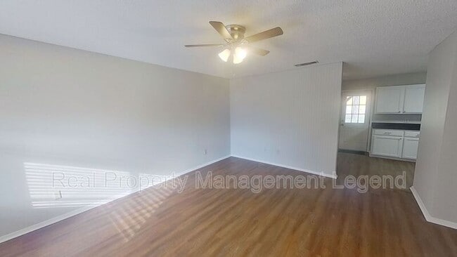Photo - 701 S Valentine Dr