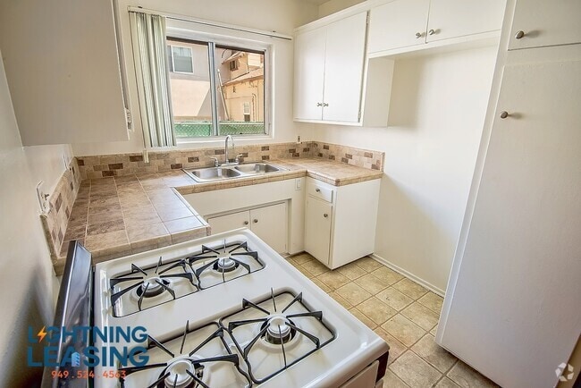 Building Photo - 918 Fedora St Unit 8D Rental
