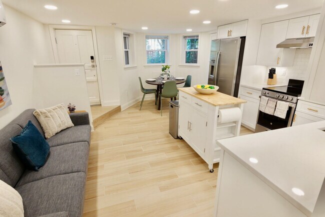 Photo - 921 South Carolina Ave SE Unidad SI ID1094240P