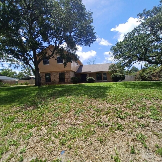 Building Photo - Orange Park with inground pool