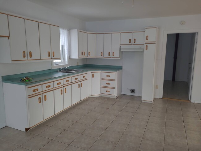 Building Photo - 1-141 Rue St Antoine Unit 1