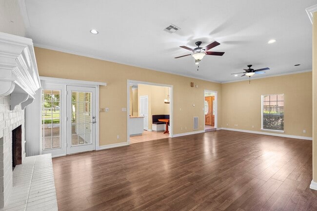Photo - 616 Westwood Cir