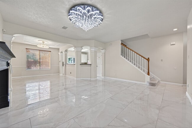 Building Photo - 6710 Creek Village Dr