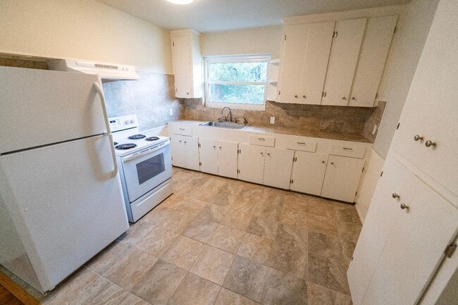 Building Photo - 1234 Belmont Terrace Rental