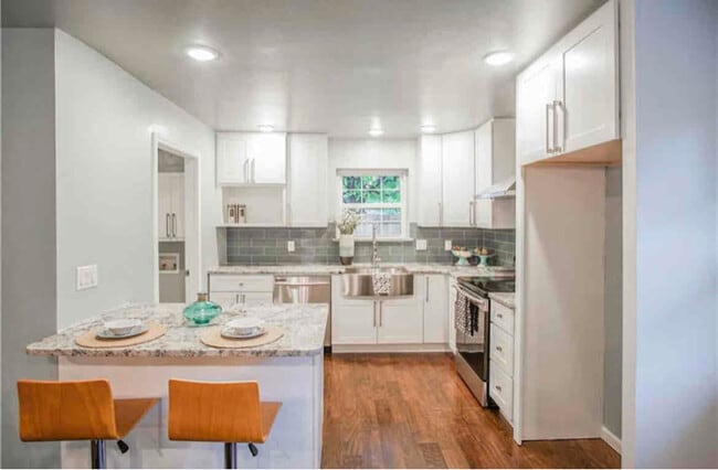 Photo - 9712 Essex Ct