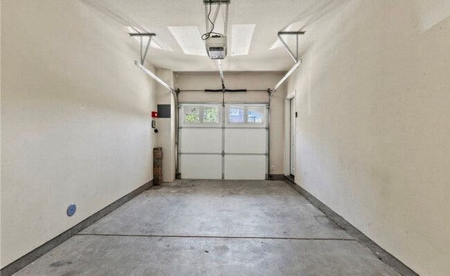 Photo - Spacious and Stylish 3 bedroom, 2.5  bath ...