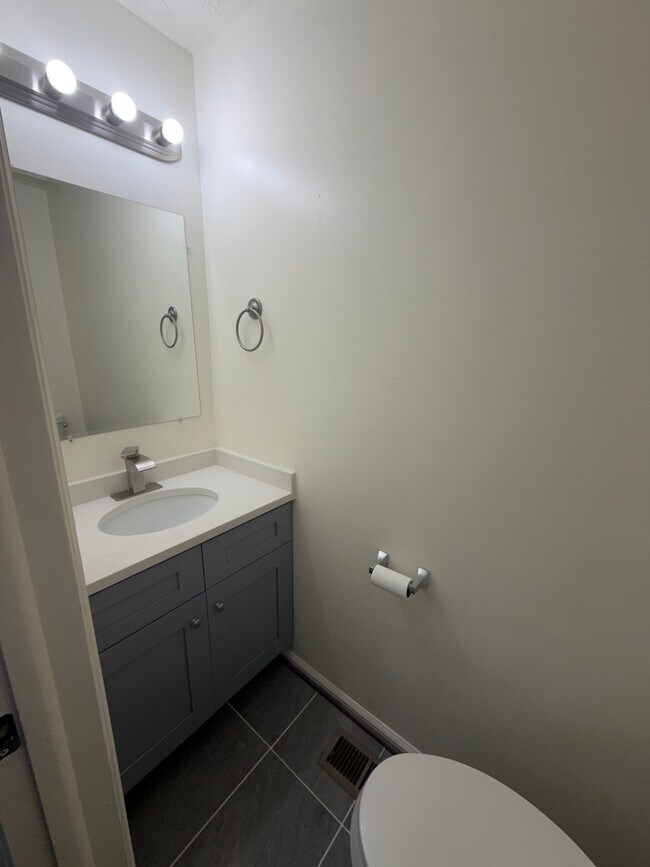 Photo - 2110 Commodore Ct