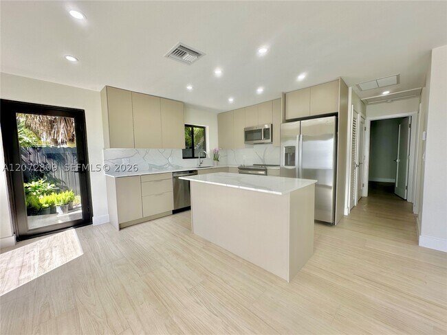 1610 NE 17th St Unit 1610