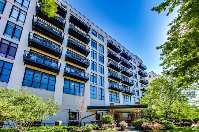 Building Photo - SW CORNER 2 BED / 2 BATH CONDO IN UNIVERSI... Unit 609