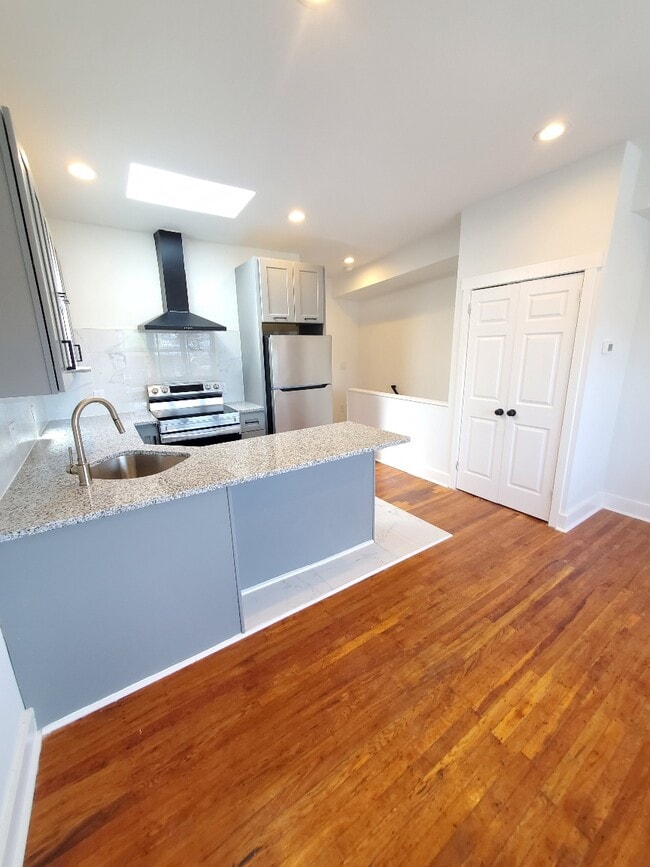 Photo - 5650 Elmwood Ave Unidad 2