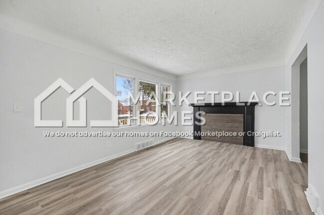 Photo - 15915 Sussex St