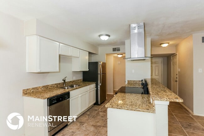 Photo - 817 Sandalwood Ln