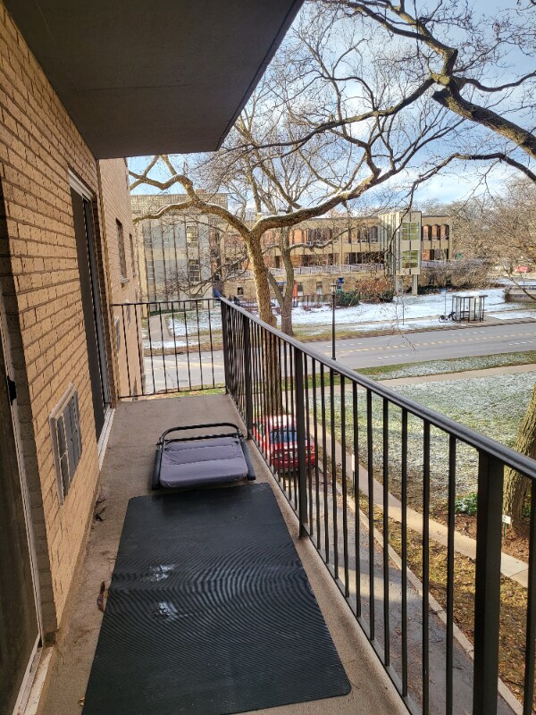 1567 Ridge Condo Condo for Rent in Indian Creek, IL