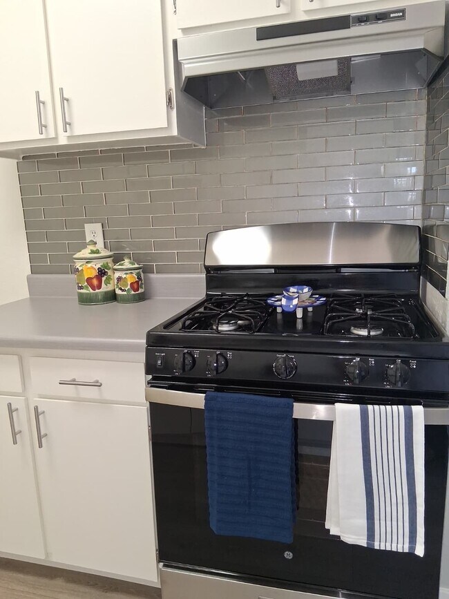 8014 Woodman Ave Unit 14