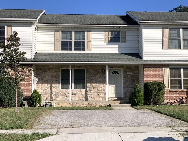 Make This Beautiful 3-Bedroom Townhouse Yo... - Make This Beautiful 3-Bedroom Townhouse Yo...