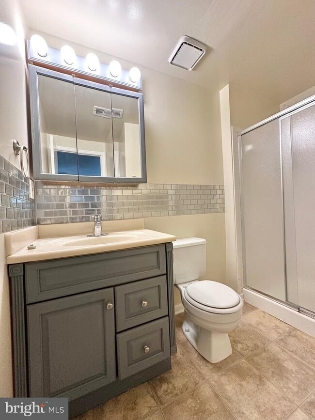 Photo - Lovely 2 level condo