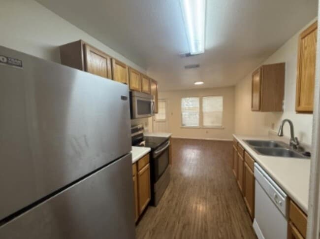 Photo - 1002 Sagewood Trail