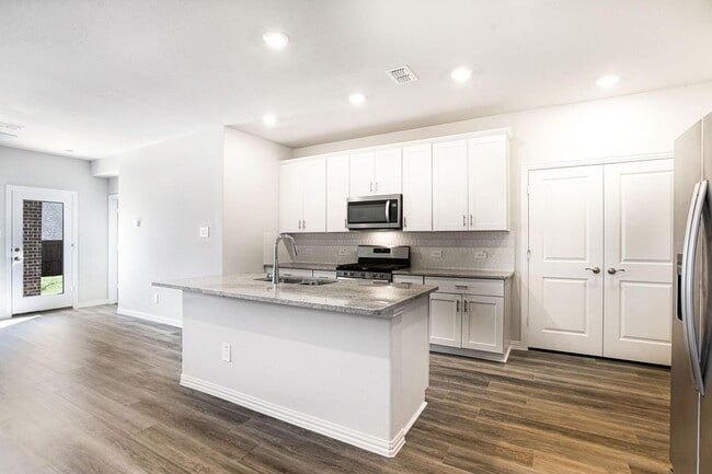 Photo - 516 Ezra Ln