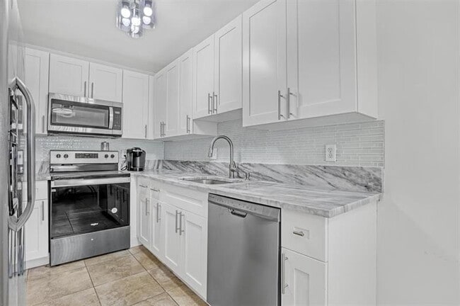 Building Photo - 1835 NW 18th St Unit 201 Rental
