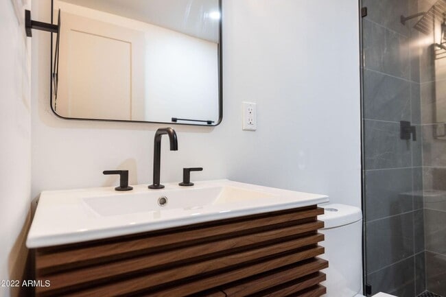 326 N 17th Dr Unit 1