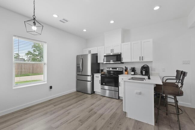 Building Photo - 5208 Laura Koppe Rd