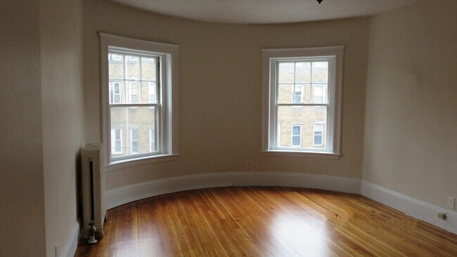 Photo - 39 Strathmore Rd Unit 3