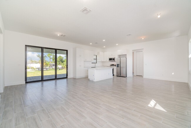 Photo - 15633 Lakeland Cir