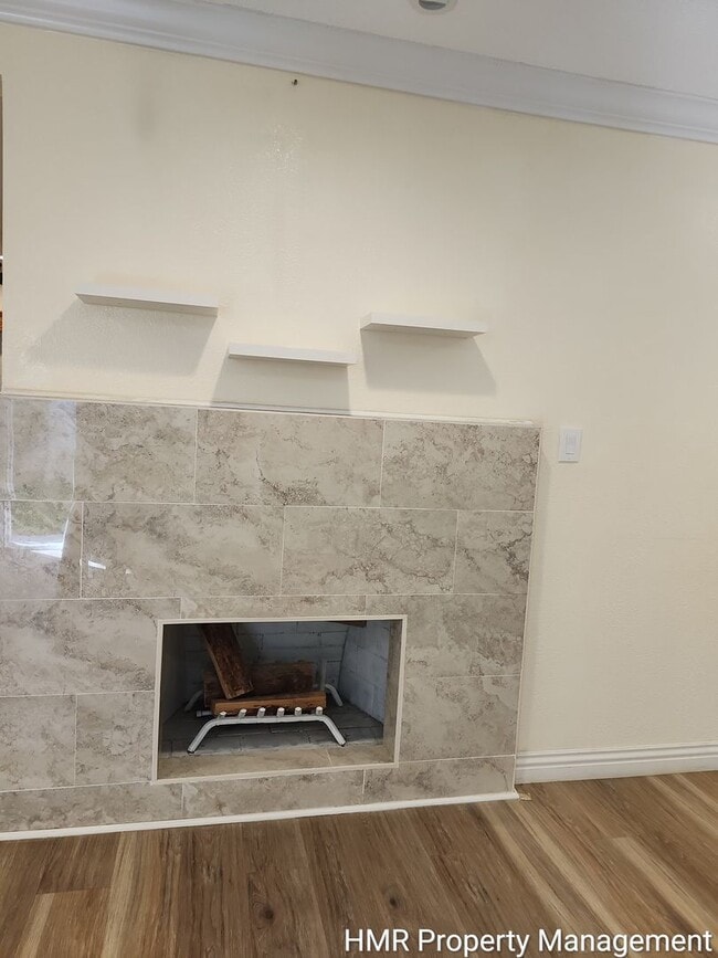 Building Photo - MOVE IN SPECIAL - Charming Single-Story Home