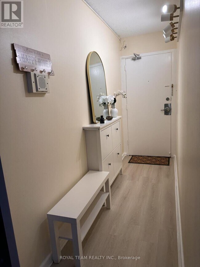 Photo - 735 Don Mills Rd. Unité 201