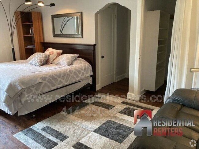 Building Photo - 1028 E Juneau Ave Unit 209 Rental