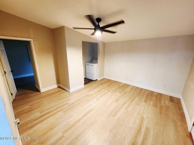 Photo - 1323 W 30th St