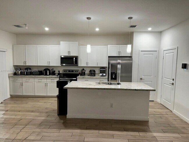 Photo - 848 SE 17th St