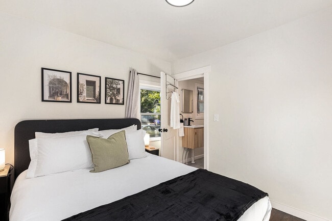 Photo - 37 Gold Ave NW Unit ID1346764P