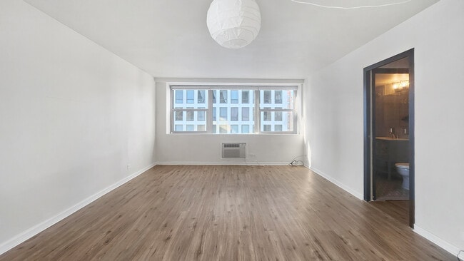 Photo - 253 E Delaware Pl Unit 20B
