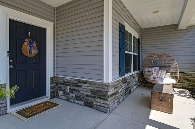 Photo - Ranch style home with Modern Finishes & Private Fenced Backyard!