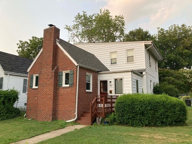 Building Photo - Cape Cod home located in sought after Barcroft!