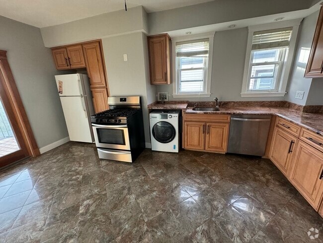 Building Photo - 7 Orient Ave Unit 3 Rental