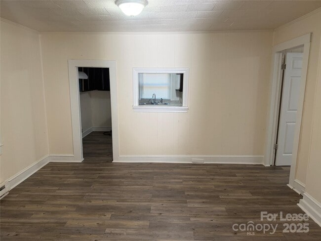 Photo - 826 Cantwell St