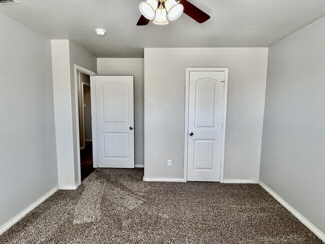 Photo - 3450 Itasca St