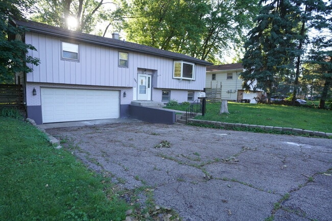 Photo - 1501 N Freund Ave