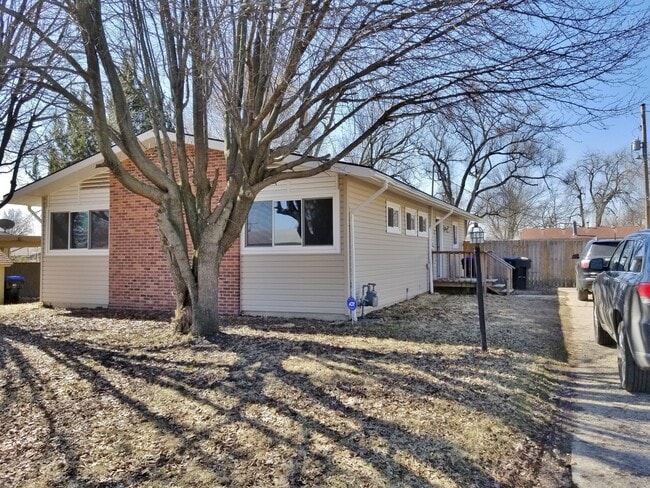 Big, nice ranch style home near major Tope... - Big, nice ranch style home near major Tope...